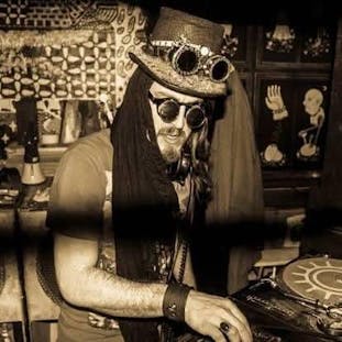 Minoriti After Party .24: Haris Pilton